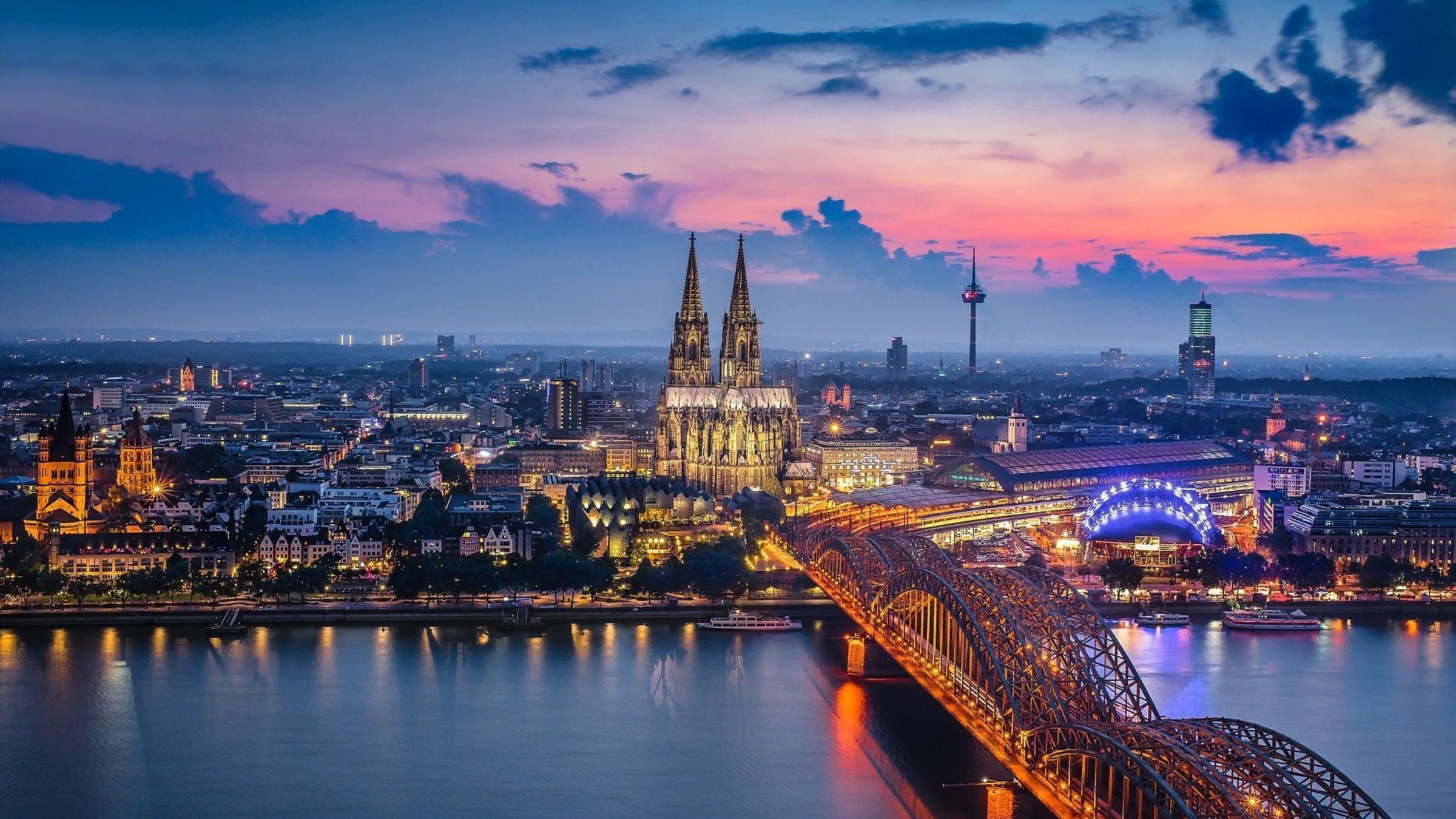 Cologne Cathedral (Kölner Dom) and Rhine skyline